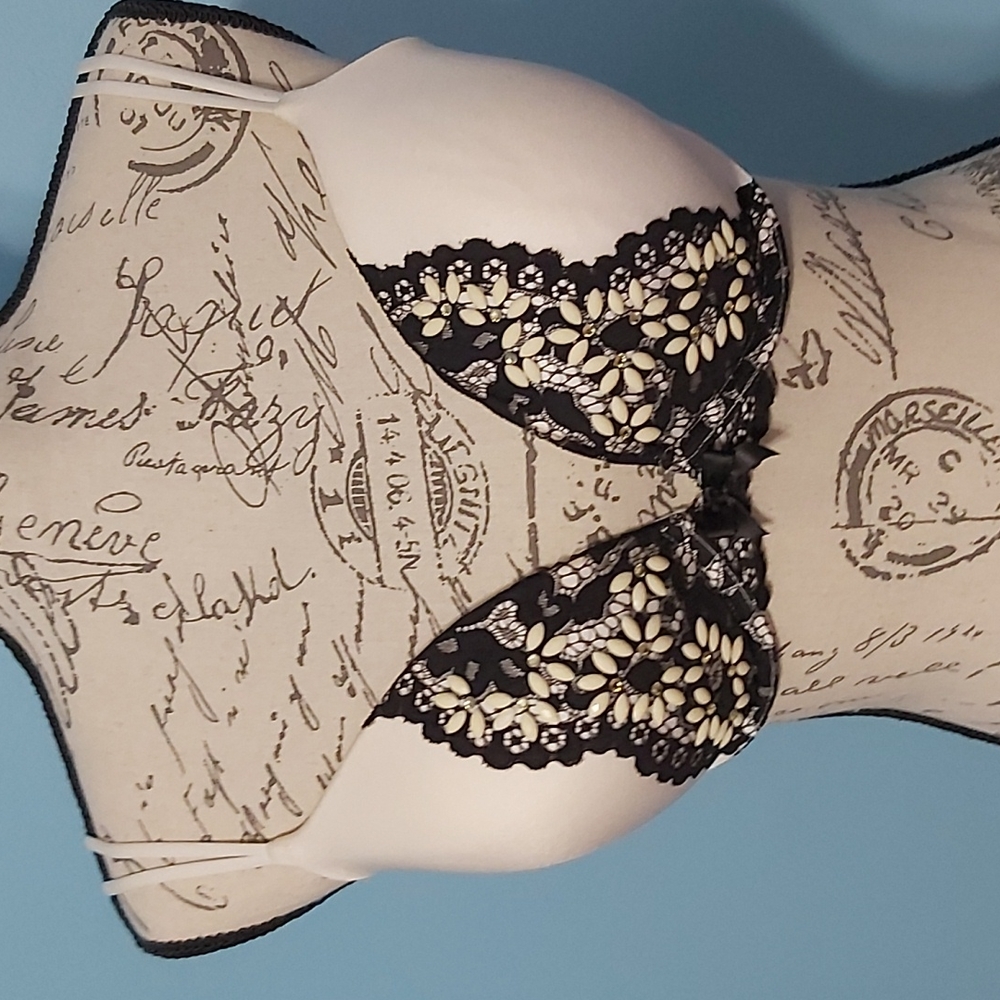 Victoria's Secret Bra very Secret pushup beaded